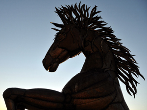 Horse sculpture by Bennie Duran